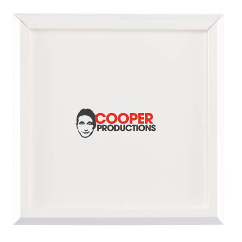 Logo de Cooper Productions con texto y un rostro estilizado.